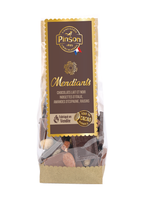 Mendiants chocolat au lait et noir - noisettes d'Italie, amandes d'Espagne et raisins, fabriqué en Vendée, cacao durable. Le mendiant, l'incontournable des fêtes de fin d'année.