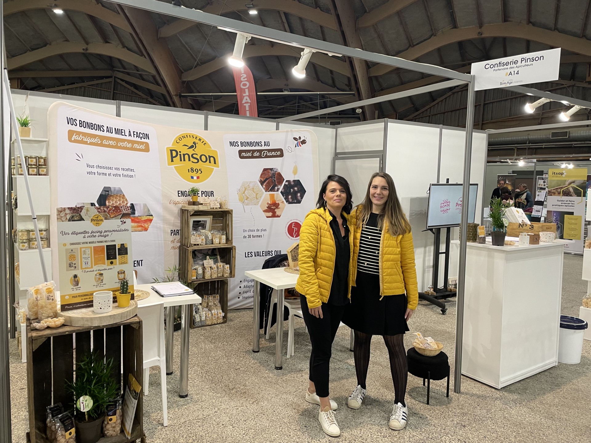 Salon apiculture avec Floriane et Carole